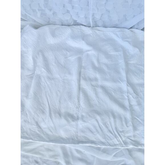 Vintage White 100% Linen DAMASK Tablecloth Floral Rose Embroidered Monogram - Picture 5 of 11